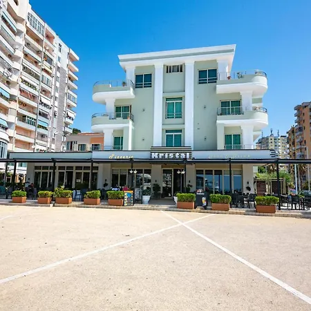 Kristal Hotel
