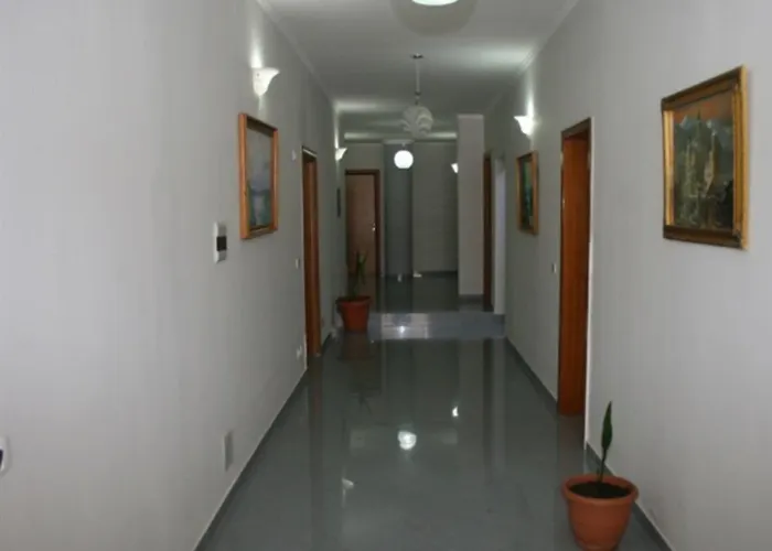 克里斯塔尔酒店 3* Durrës