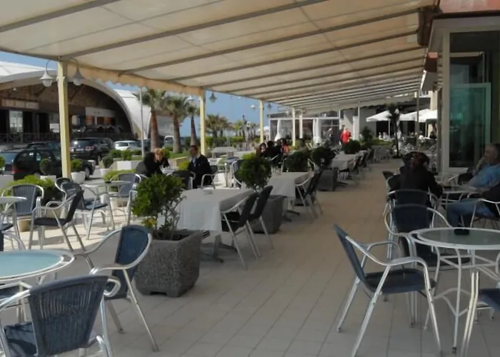 克里斯塔尔酒店 Durrës